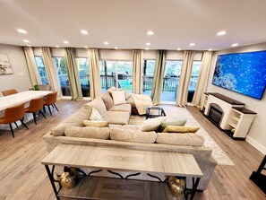 Smart TV, fireplace, foosball - Cozy Waterfront 3-bedroom villa with fitness/theater/game room, WiFi in Dundalk (Dundalk)