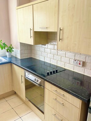 Ofen, Herdplatte, Geschirrspüler