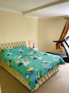 1 chambre, fer et planche à repasser, Wi-Fi gratuit, draps fournis