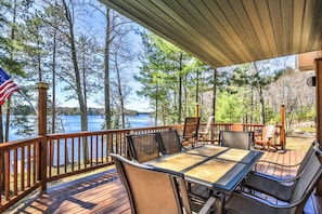 Outdoor dining - Stepaway Vacation Rentals-Uncle Bill's Lake House (St.Germain)