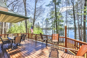 Outdoor dining - Stepaway Vacation Rentals-Uncle Bill's Lake House (St.Germain)