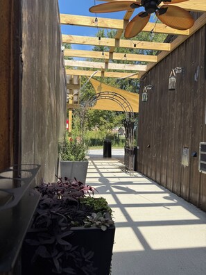 Property grounds - Cozy Bourbon Trail Loft suite in charming Loretto (Loretto)