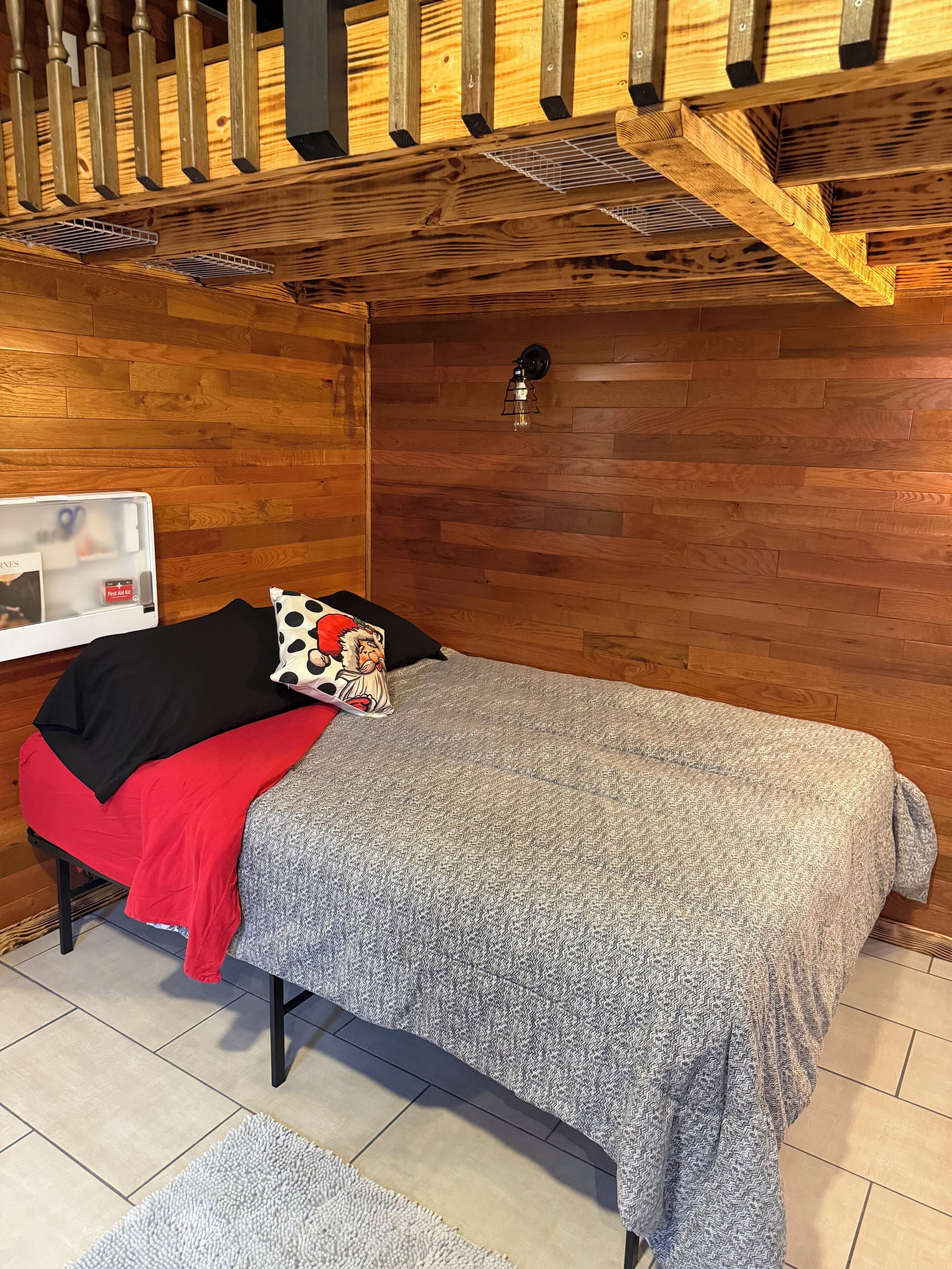 1 slaapkamer, een strijkplank/strijkijzer, wifi, beddengoed