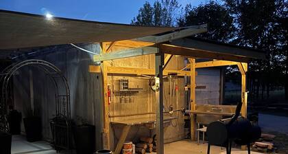 Cozy Bourbon Trail Loft suite in charming Loretto