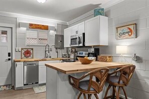 Microwave, oven, dishwasher, coffee/tea maker