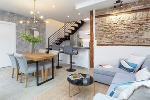 Appartement (2 Bedrooms) | Coin séjour