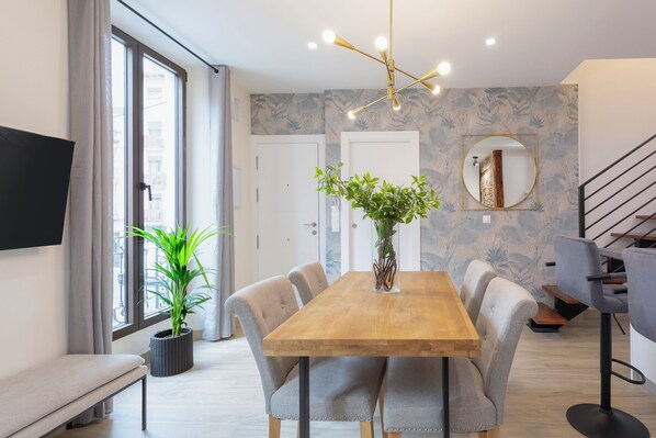 Apartment (2 Bedrooms) | In-room dining