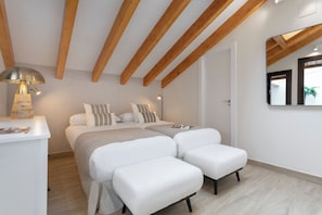 Apartment (2 Bedrooms) | 2 bedrooms, iron/ironing board, free WiFi, bed sheets - Sophisticated House With Terrace. Plaza del Realejo (Granada)