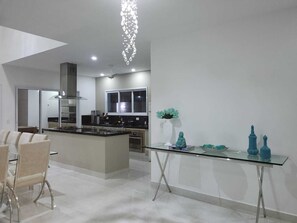 Dining - Seasonal House 05 bedrooms Gated Community North Coast Mococa Beach (Caraguatatuba)