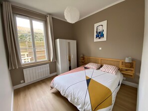 3 slaapkamers, reisbedje, gratis wifi, beddengoed