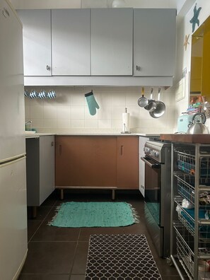 Micro-ondes, four, plaque de cuisson, lave-vaisselle