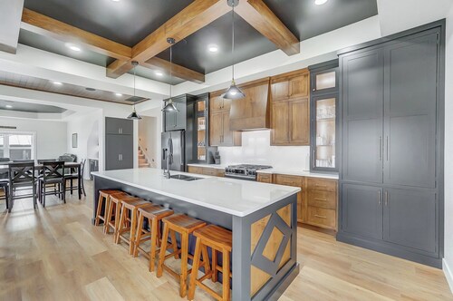 Green Diamond Retreat: Epic Lakefront Oasis for 30, 6BR, Boat Slip, Kayaks