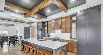 Green Diamond Retreat: Epic Lakefront Oasis for 30, 6BR, Boat Slip, Kayaks