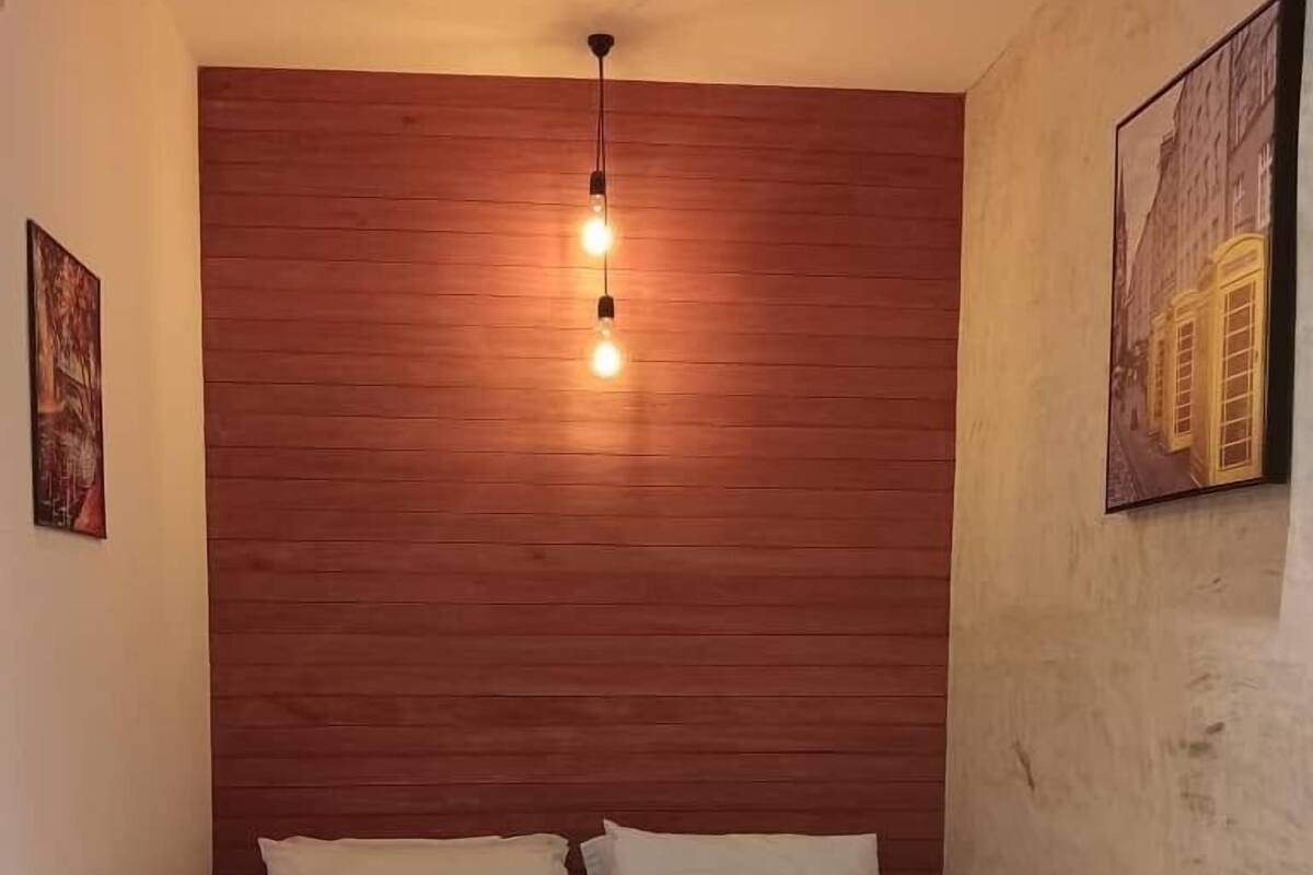 Habitación doble Deluxe | Escritorio, insonorización y tabla de planchar con plancha