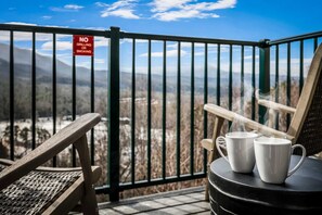 Apartment | 2 bedrooms, Internet - Luxe Condo - Mountain Views - Pool Hot Tub Sauna (Gatlinburg)