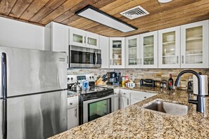 Apartment | 2 bedrooms, Internet - Luxe Condo - Mountain Views - Pool Hot Tub Sauna (Gatlinburg)