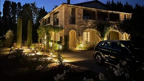 Unclassified image, 3 of 27, button - La Bastide des Jardins Provencal Elegance Close to the Village (St.-Rémy-de-Provence)