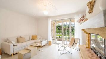 Villa | 8 bedrooms, Internet