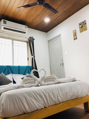 Phòng đôi hoặc 2 giường đơn Deluxe | Phòng cách âm, truy cập Internet không dây miễn phí