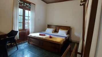 1 bedroom, desk, WiFi, bed sheets