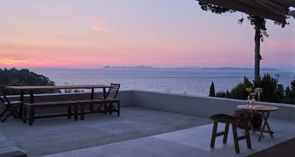 Clifftop Sunset Retreat nr Lakka,Paxos,private, short walk to village & beaches