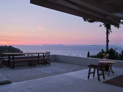 Clifftop Sunset Retreat nr Lakka,Paxos,private, short walk to village & beaches