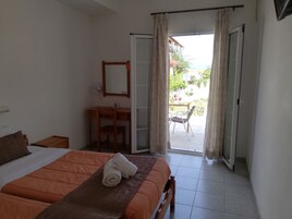 Estudio, balcón, vistas parciales al mar | Wifi gratis