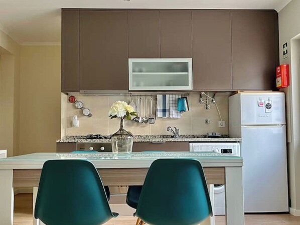 Fridge, microwave, oven, coffee/tea maker