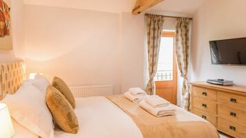 3 bedrooms, individually decorated, individually furnished, free WiFi