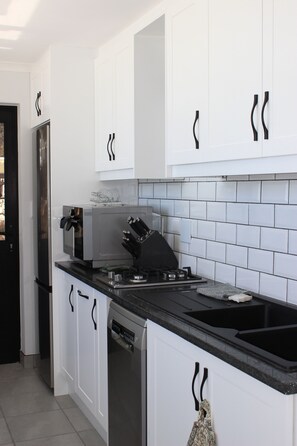 Fridge, microwave, stovetop, dishwasher