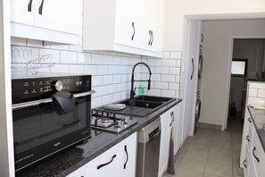 Fridge, microwave, stovetop, dishwasher