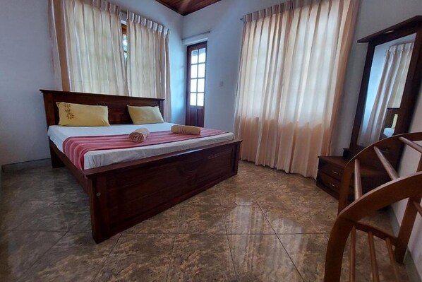 1 bedroom, desk, WiFi, bed sheets