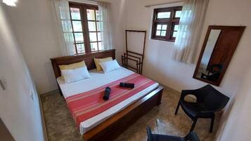 1 bedroom, desk, WiFi, bed sheets