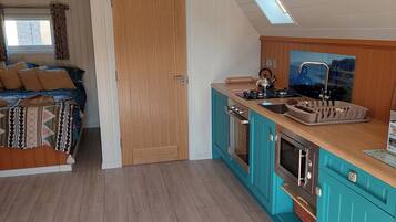 Cabin | Bếp riêng | Tủ lạnh, lò vi sóng, lò nướng, bếp nấu