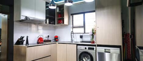Apartment, 2 Bedrooms, Accessible, Smoking | Private kitchen