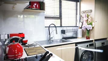 Apartment, 2 Bedrooms, Accessible, Smoking | Interior