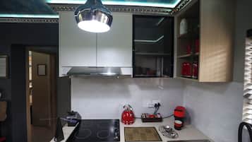 Apartment, 2 Bedrooms, Accessible, Smoking | Interior