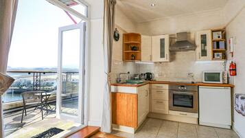 Cookware/dishes/utensils