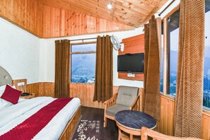 Family Studio Suite, Balcony, Mountain View | Free WiFi