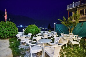 Outdoor dining - Hotel View Point by THC Hotels - Manali (Manali)