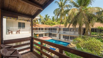 Superior Cozy Chalet with Balcony Pool view | Wi-Fi de cortesia, roupa de cama