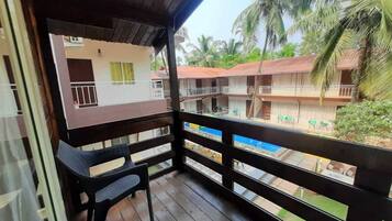 Superior Cozy Chalet with Balcony Pool view | Terrace/patio