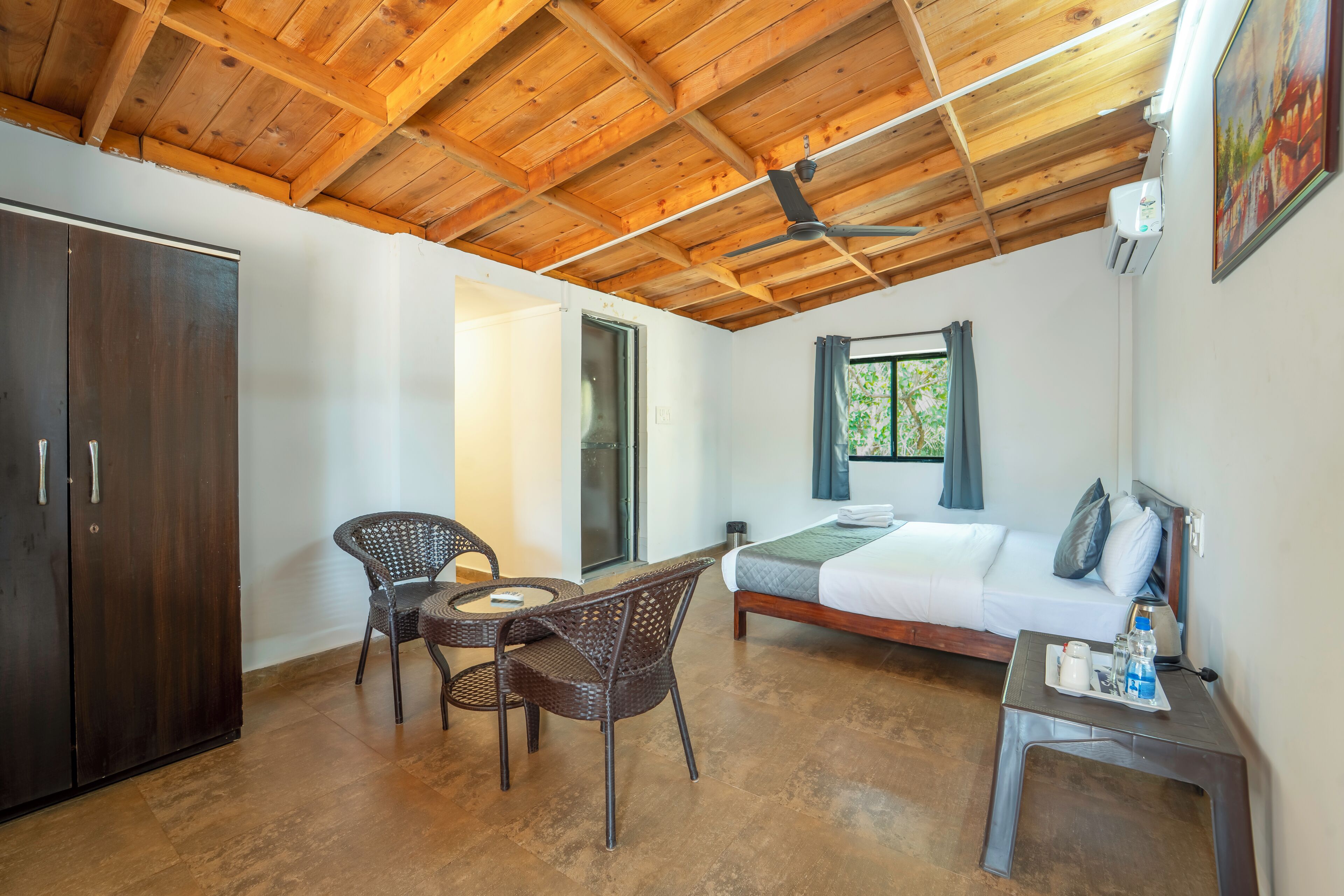 Executive Double Room | Free WiFi, bed sheets