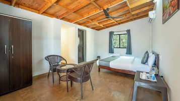 Executive Double Room | Free WiFi, bed sheets