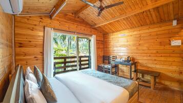 Superior Cozy Chalet with Balcony Pool view | Wi-Fi ฟรี, ผ้าปูที่นอน