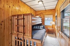 3 bedrooms, WiFi, bed sheets