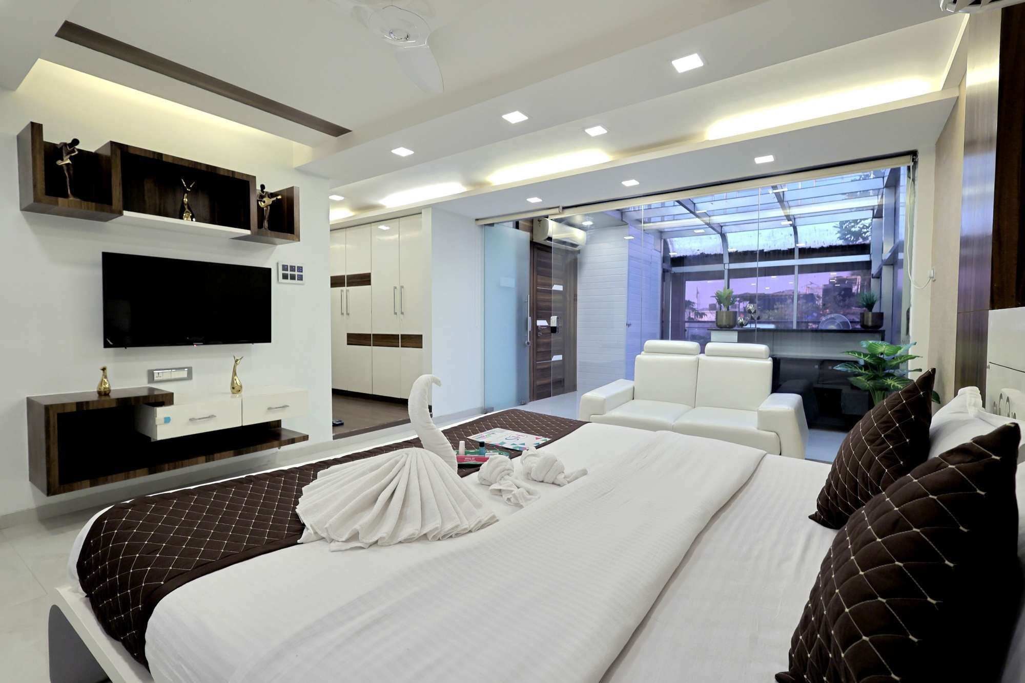 1 habitación, escritorio, tabla de planchar con plancha y wifi 