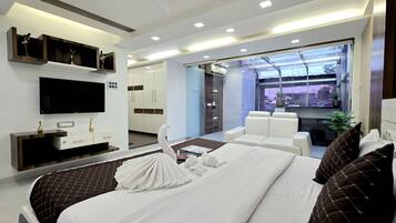 1 bedroom, desk, iron/ironing board, WiFi