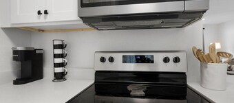 Walk to Downtown & Beach. Pool. Golf Cart Friendly