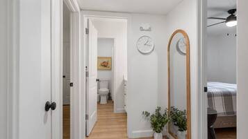 2 bedrooms, desk, iron/ironing board, WiFi